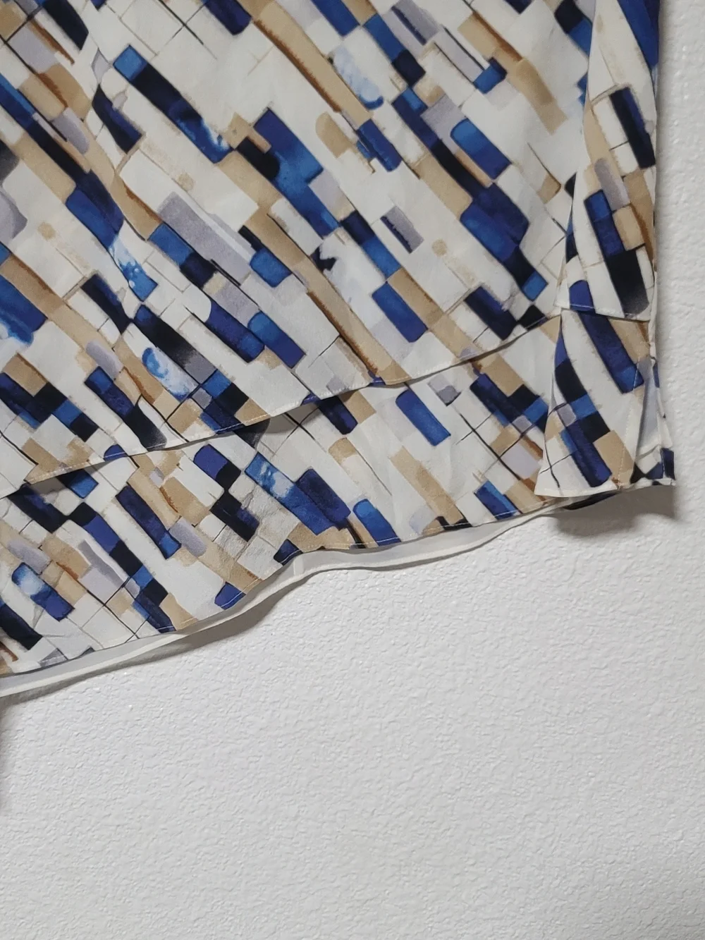 White House Black Market Sleeveless V-Neck Asymmetrical Blue & Tan Print Top